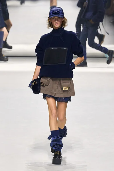 Look 28
